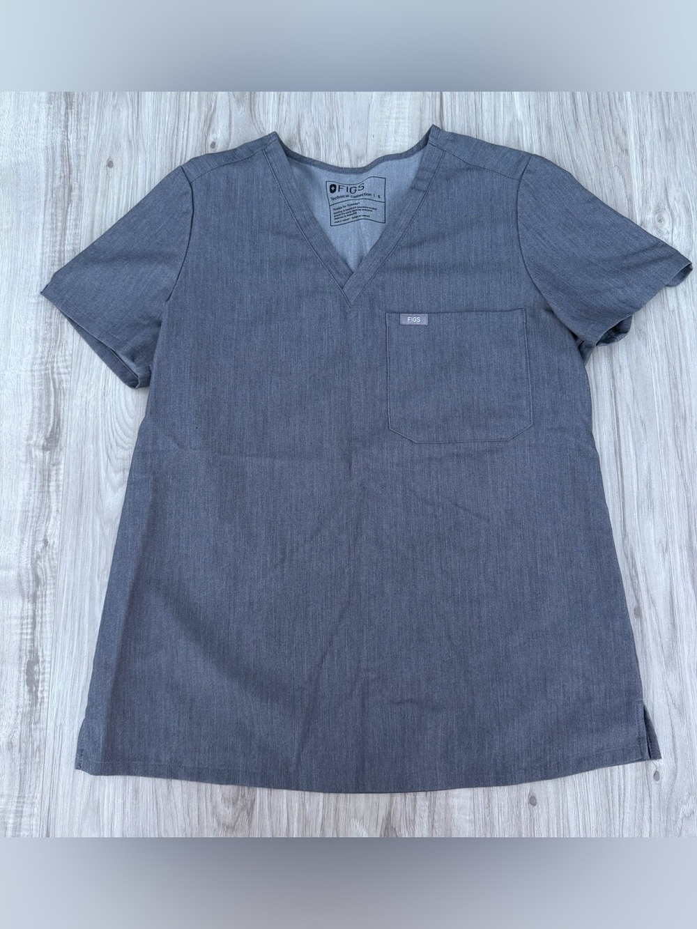 Figs Women’s V‑Neck Scrub Top - Charcoal Gray